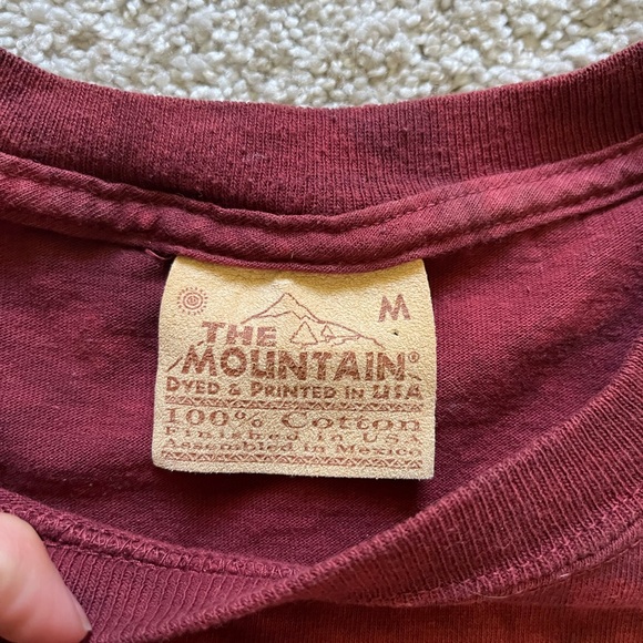Vintage The Mountain Leather Tag Graphic Wolf T-shirt Red Tie Dye Size Medium - Picture 2 of 7